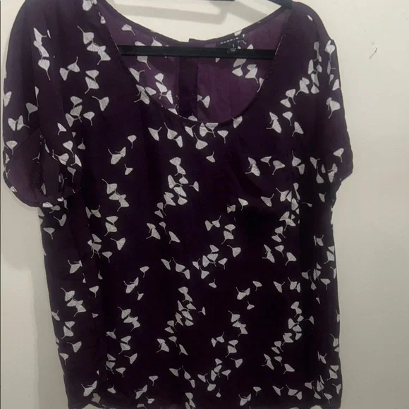 torrid Plum Short Sleeve Scoop Neck Tee with White Leaf Print - Picture 3 of 7